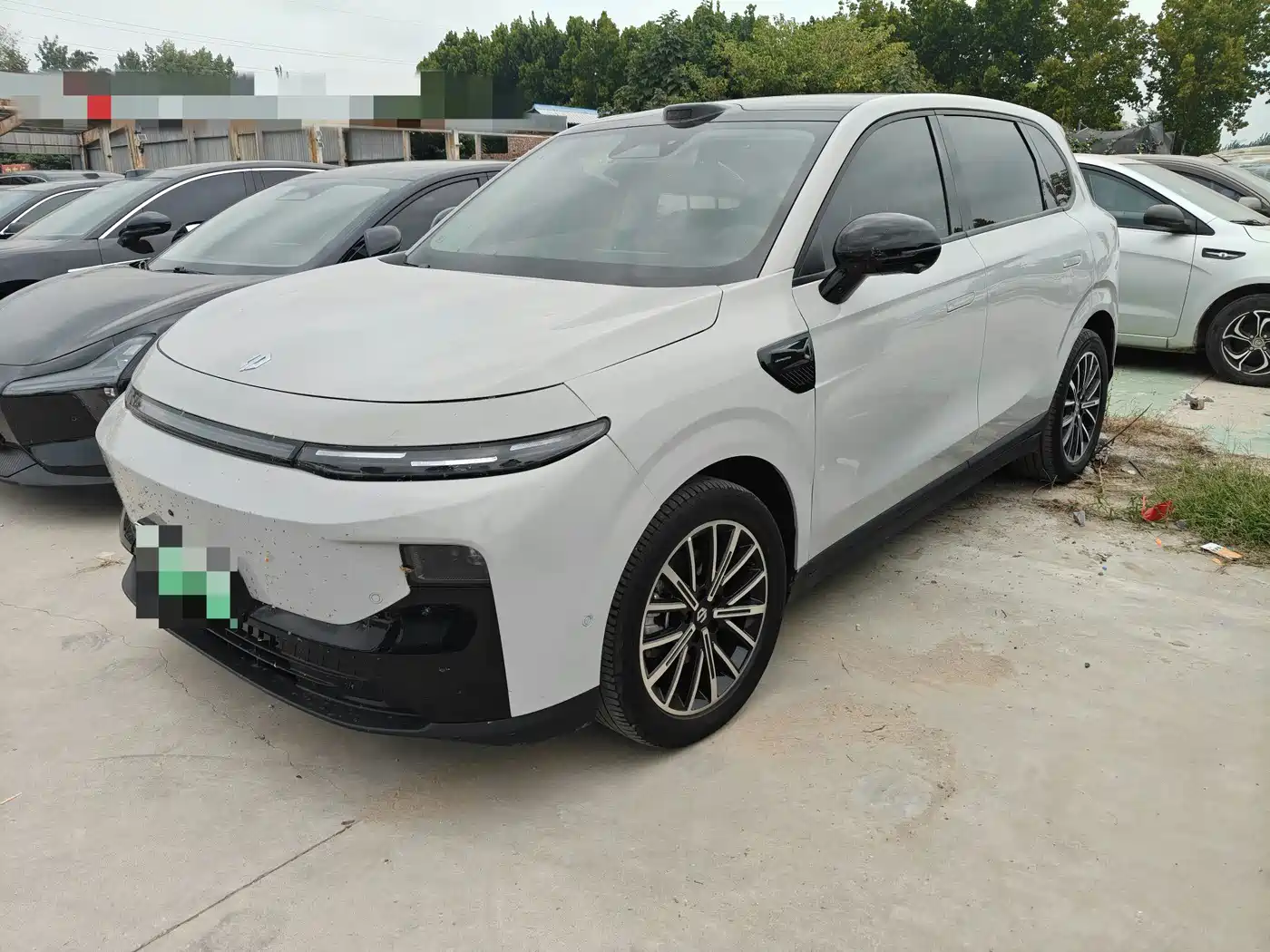 Photo 1 - Leapmotor B10