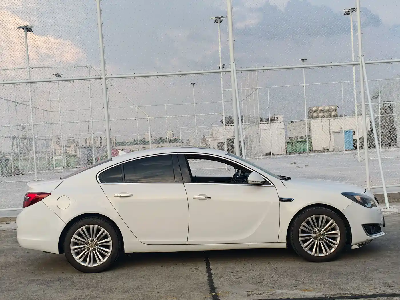 Photo 4 - Buick Regal