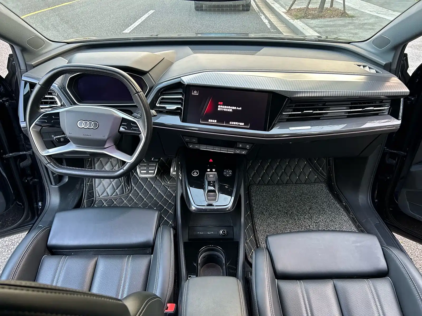 Photo 16 - Audi Q4 e-tron