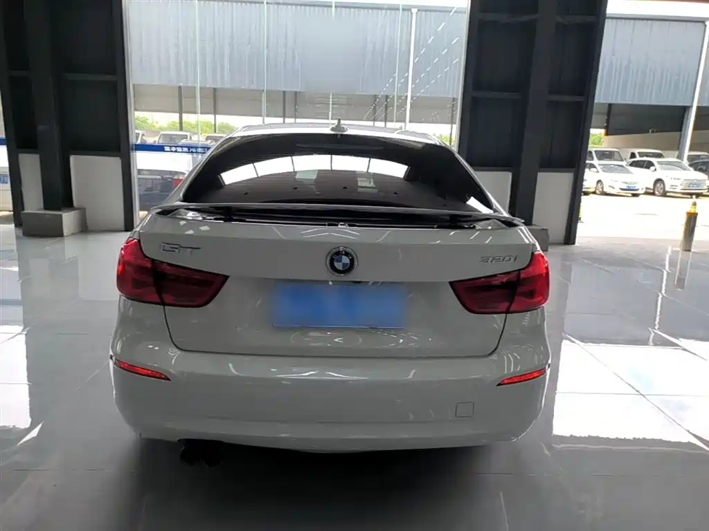 BMW 3 Series GT 2019 320i Fashion Model фото 6