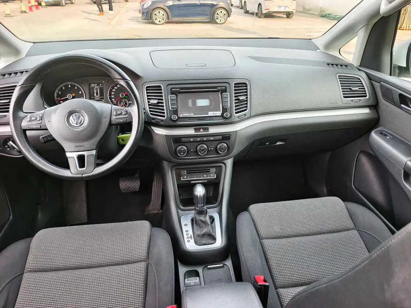 Volkswagen Sharan 2014 2.0TSI Standard фото 11