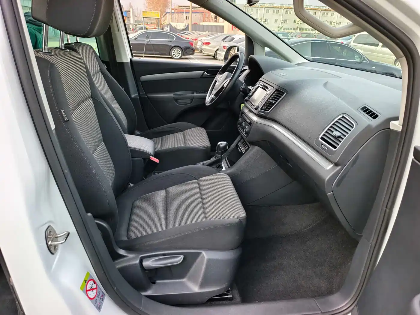 Volkswagen Sharan 2014 2.0TSI Standard фото 17