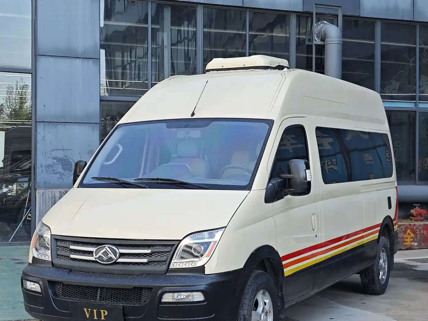 SAIC Maxus Xintu V80 2017 2.5T AMT Aoyun Tong China IV long wheelbase high roof 6-10 seats