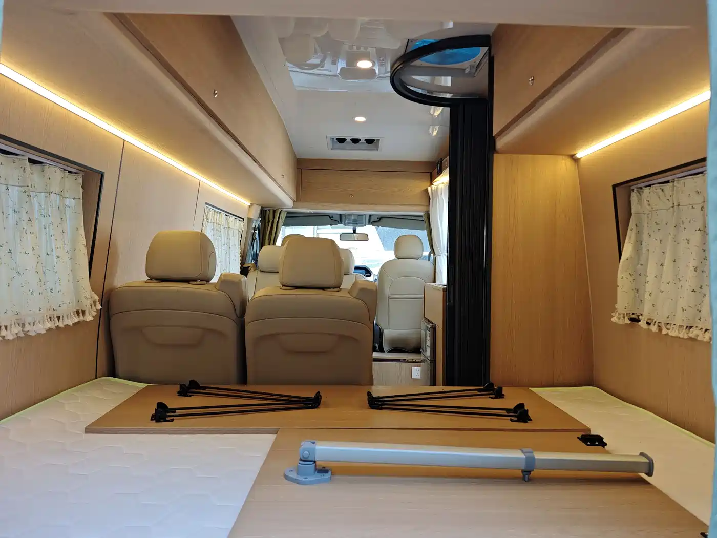 SAIC Maxus Xintu V80 2017 2.5T AMT Aoyun Tong China IV long wheelbase high roof 6-10 seats фото 11