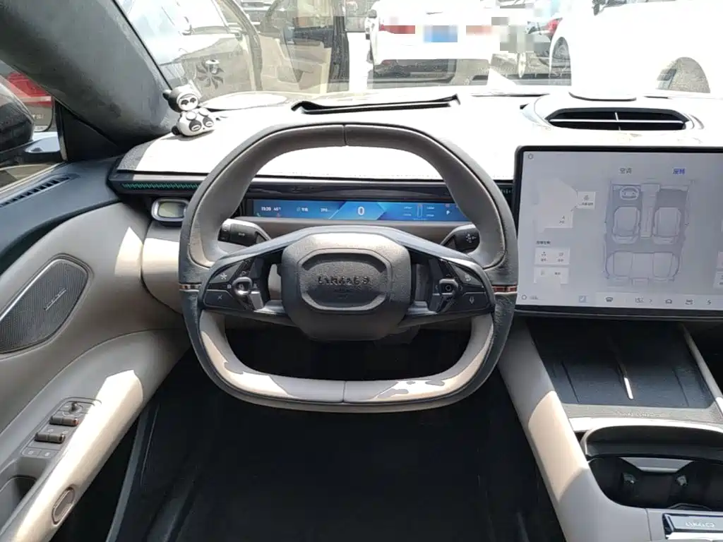  Lynk & Co Lynk & Co Z10 2025 STARBUFF 95kWh 766km RWD 7