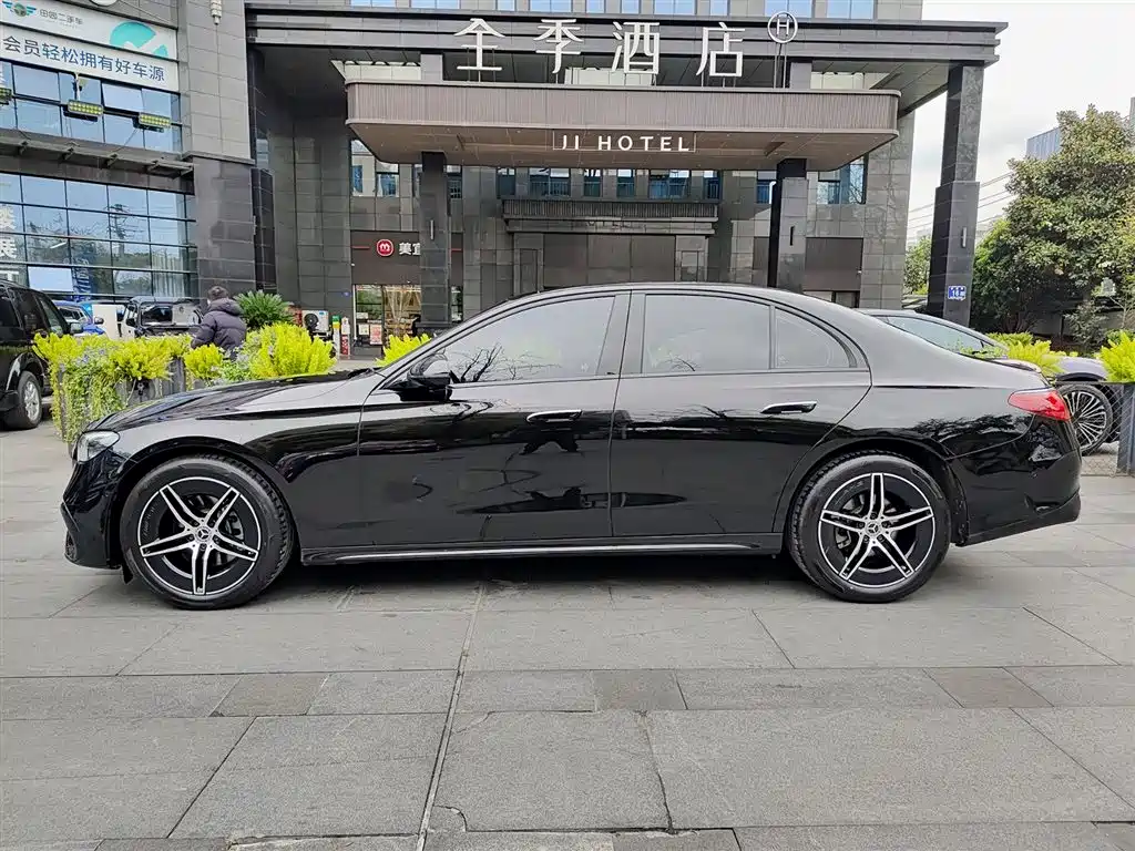 MERCEDES-BENZ E CLASS