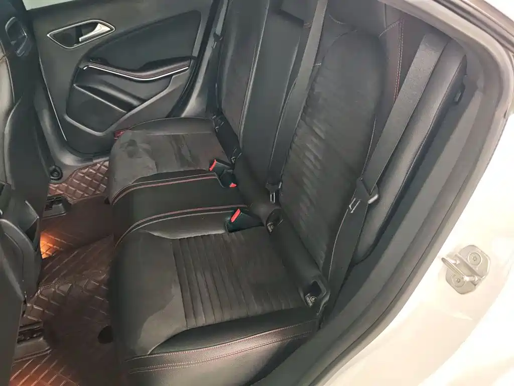 Mercedes-Benz CLA (Import) 2018 CLA 220 4MATIC фото 17