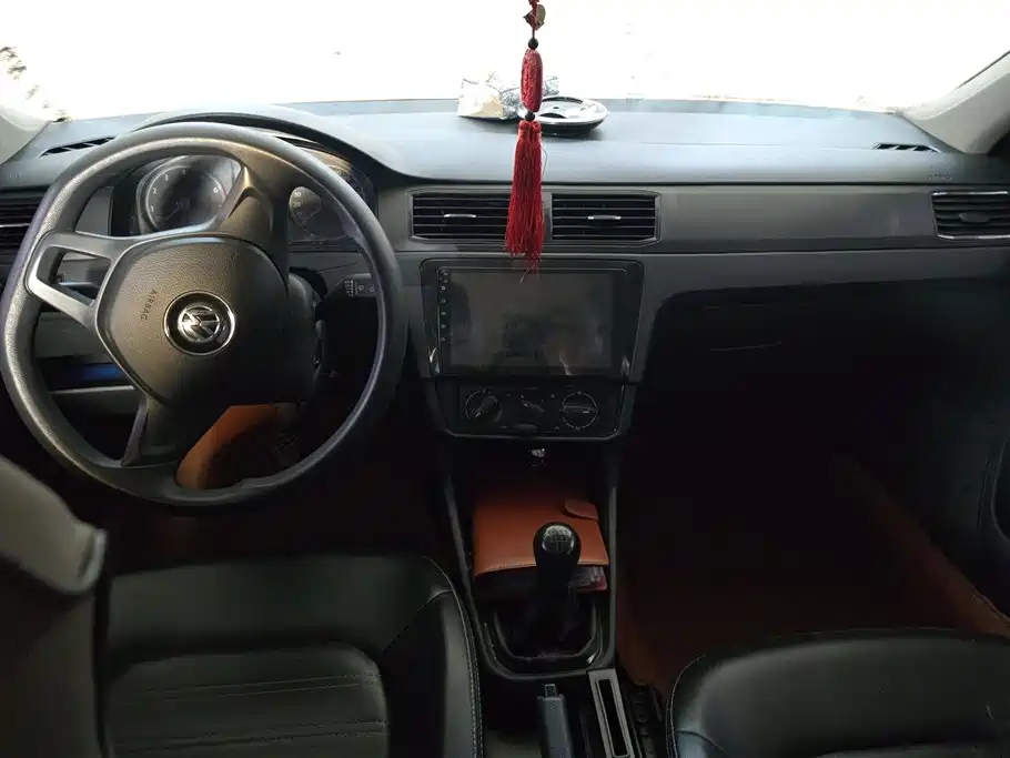Volkswagen Santana 2016 1.4L Manual Trend Edition фото 12