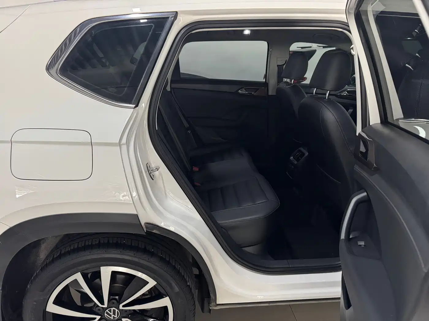 Volkswagen Tharu 2022 280TSI FWD Luxury Edition фото 12