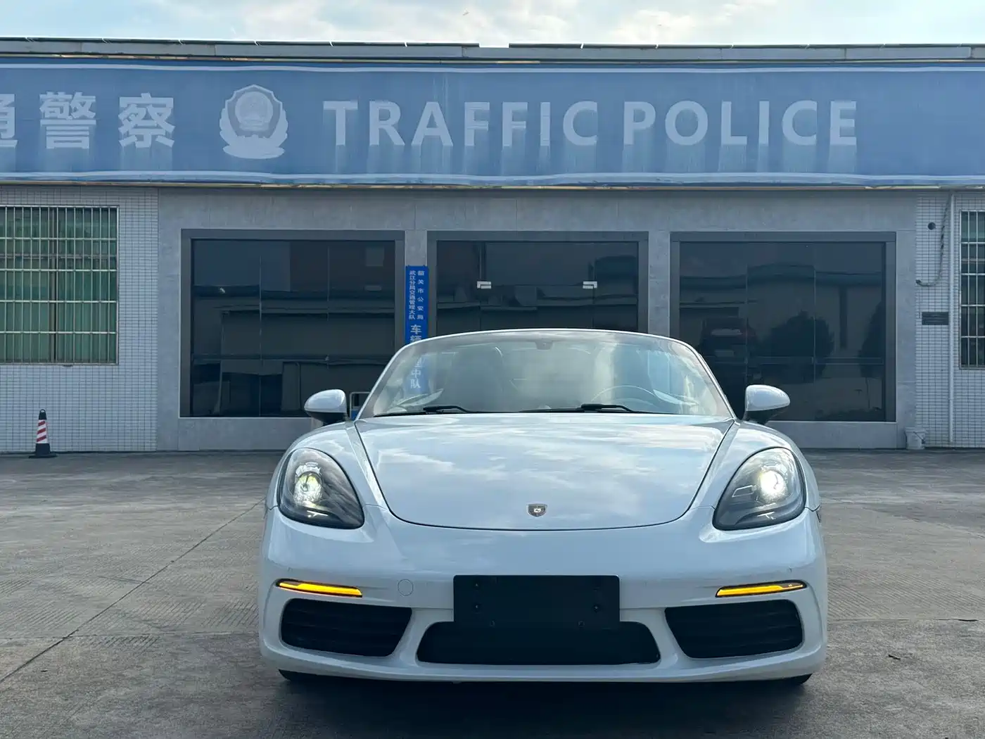 Photo 2 - Porsche 718