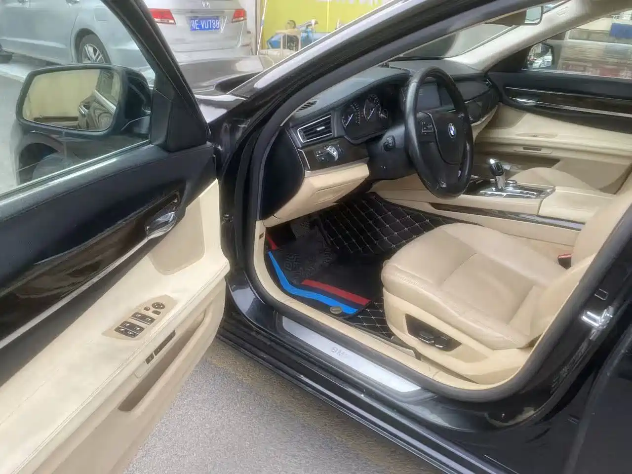 BMW 7 Series 2009 740Li Luxury фото 4