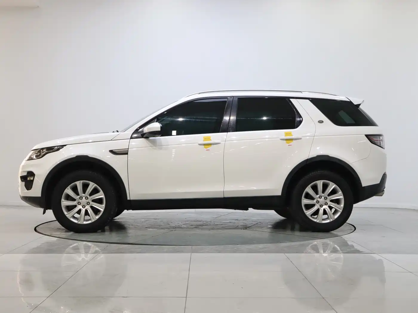 Land Rover Discovery Sport 2018 240PS SE Edition фото 3