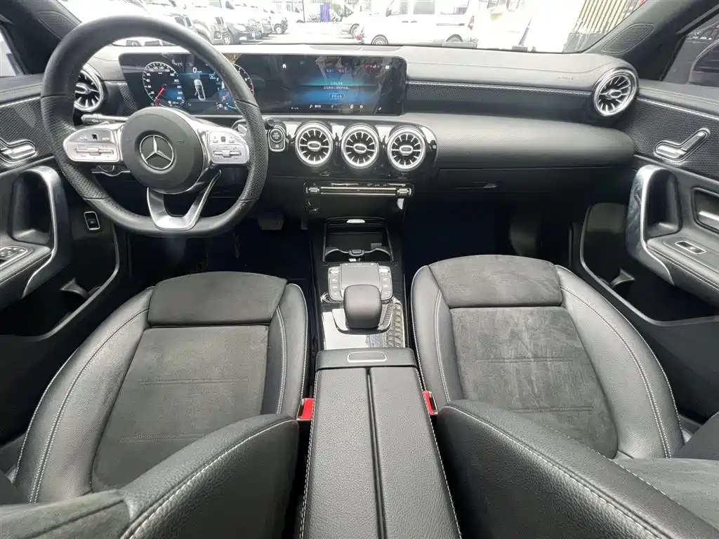 Mercedes-Benz A-Class 2020 Facelift A 200 L Sport Sedan Dynamic фото 6