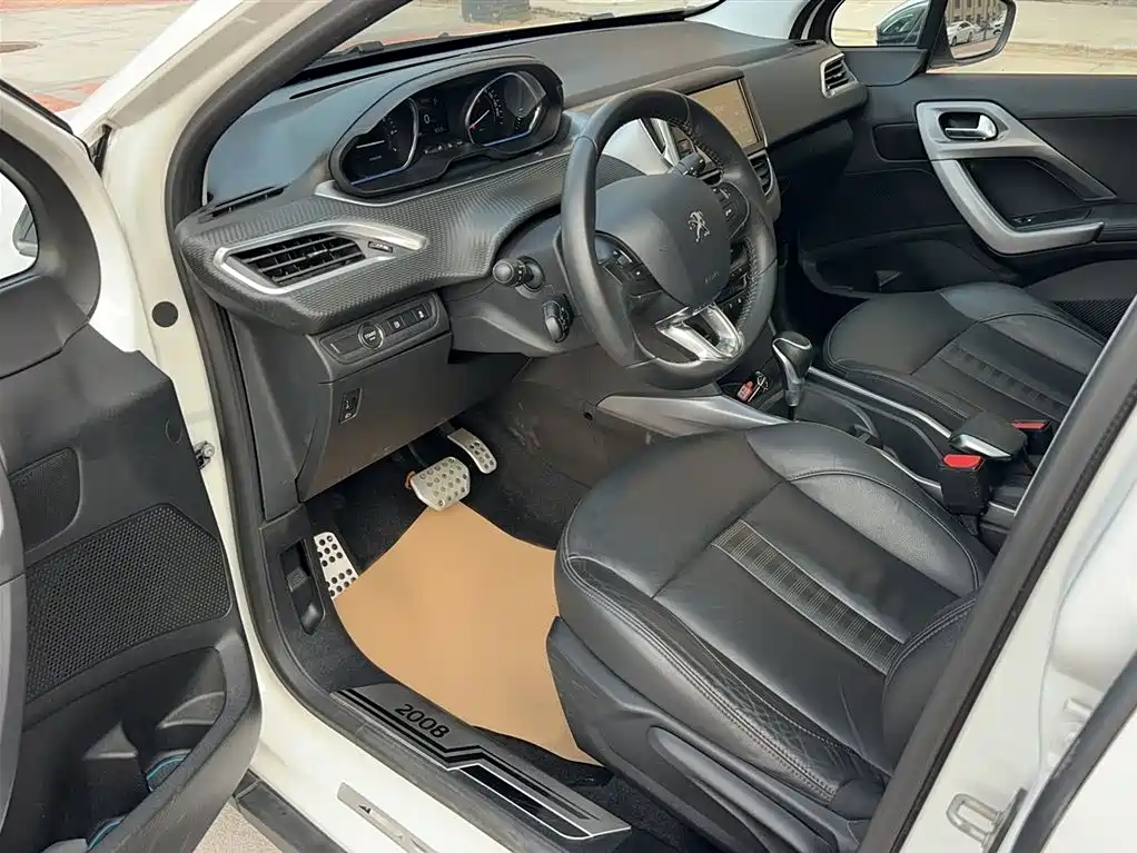 Peugeot 2008 2014 1.6L Automatic Navigation Edition фото 12