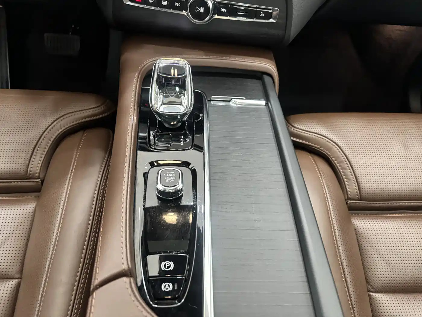 Volvo XC90 2023 B6 Smart Elegance Luxury Edition 7-Seater фото 19