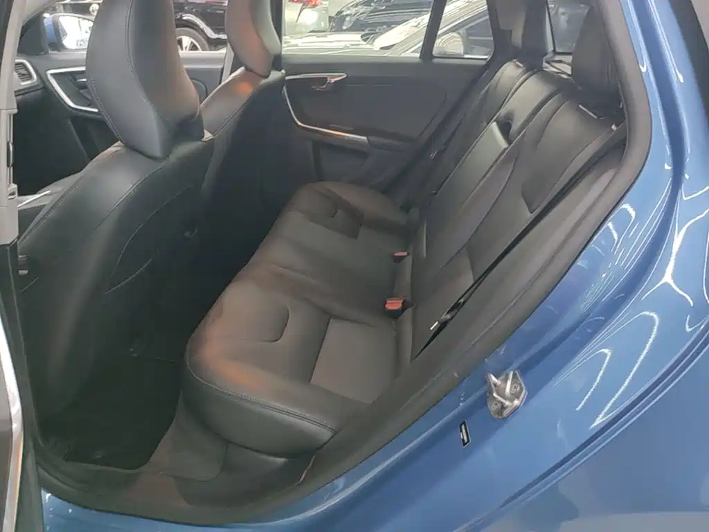 Фото 20 - Volvo V60