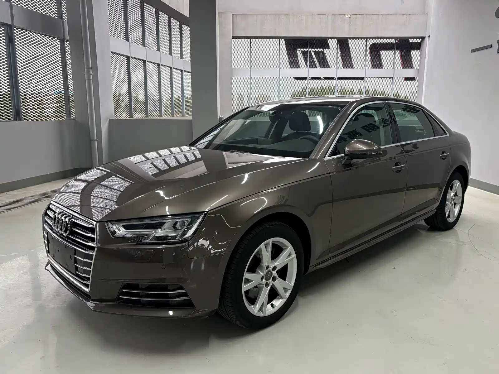 Фото 1 - Audi A4L