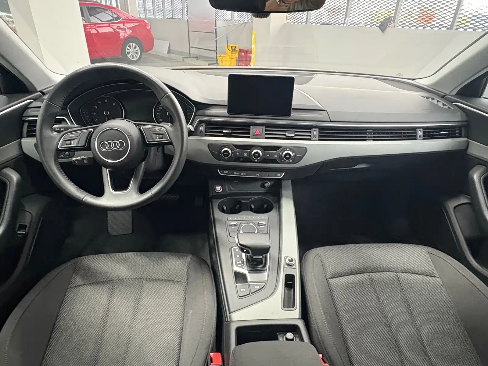 Фото 6 - Audi A4L