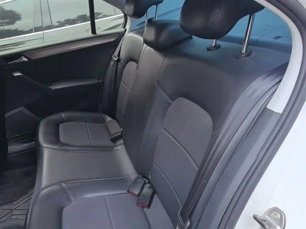 Volkswagen Santana 2013 1.6L Manual Comfort Edition фото 17