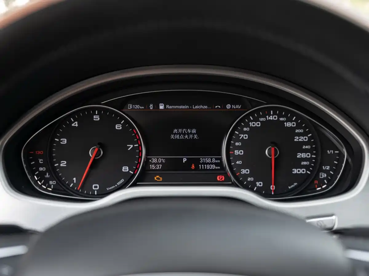 Фото 13 - Audi A8
