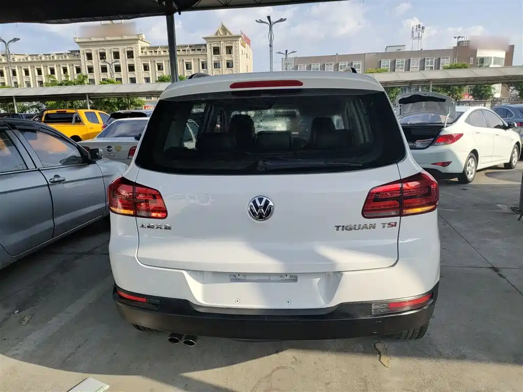 Volkswagen Tiguan 2015 1.8TSI Automatic 2WD Trendline фото 6