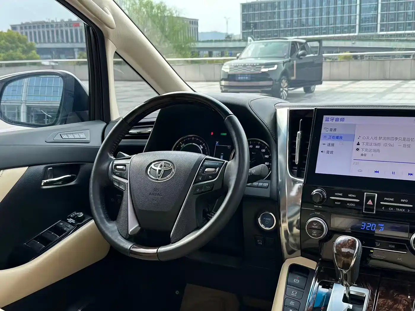 Toyota Alphard 2021 Hybrid 2.5L Luxury фото 14