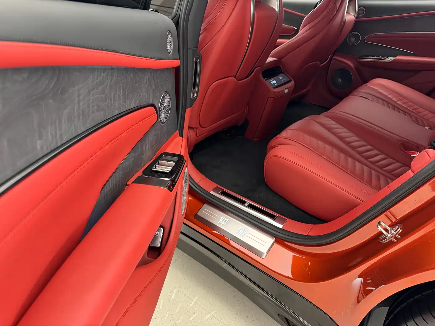 Yangwang U7 2026 PHEV 5-seater Luxury Edition фото 15