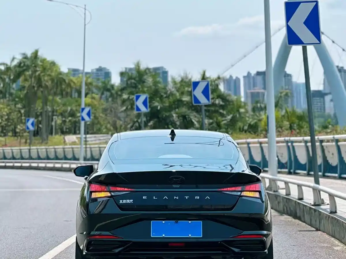 Hyundai Elantra 2021 1.5L CVT GLX Elite Edition фото 7