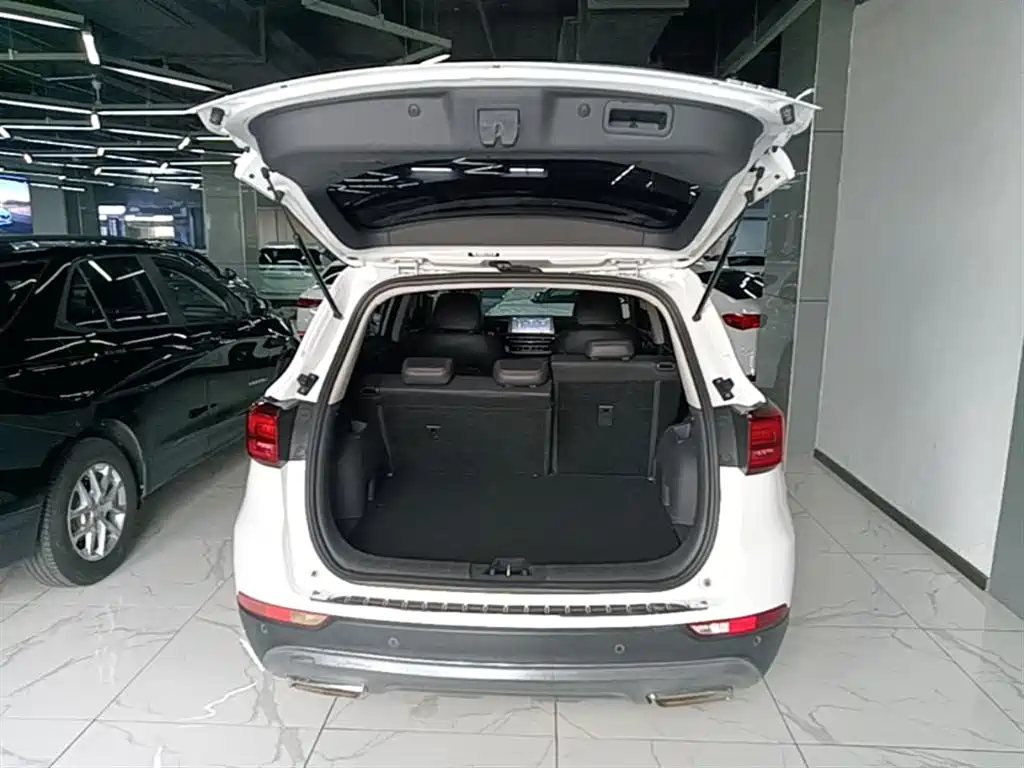 Фото 19 - Changan CS75