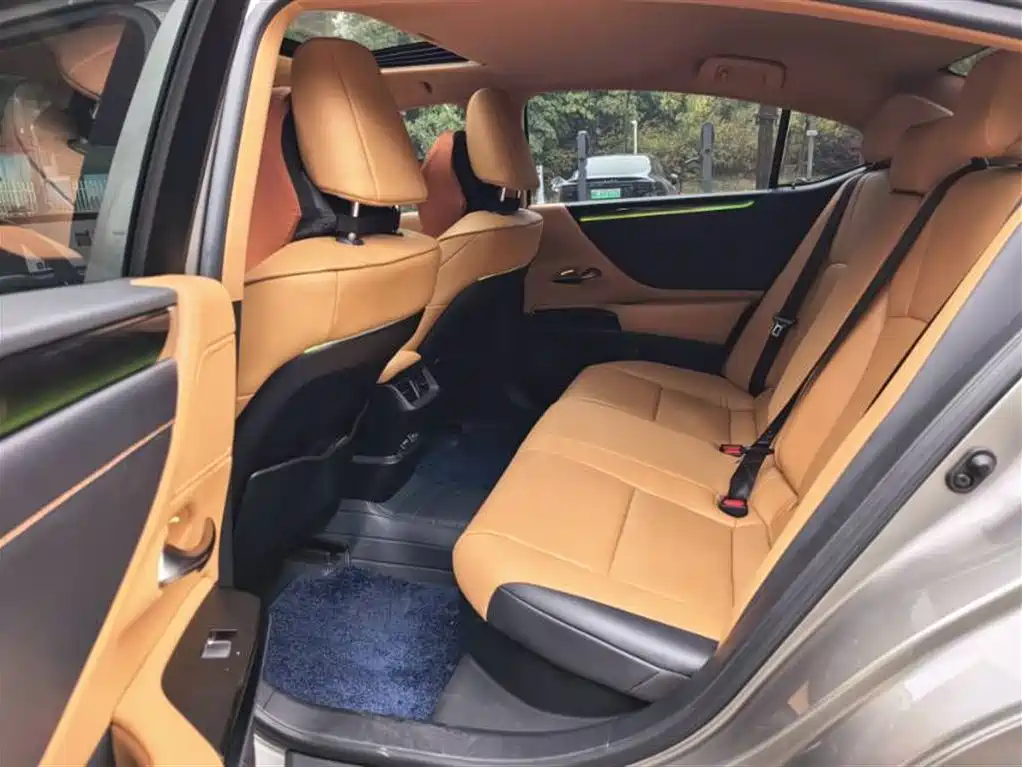 Lexus ES 2022 300h Ultimate Edition фото 7