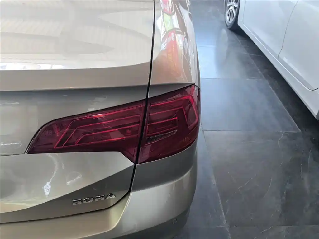 Volkswagen Bora 2016 Model 1.6L Manual Comfort фото 8