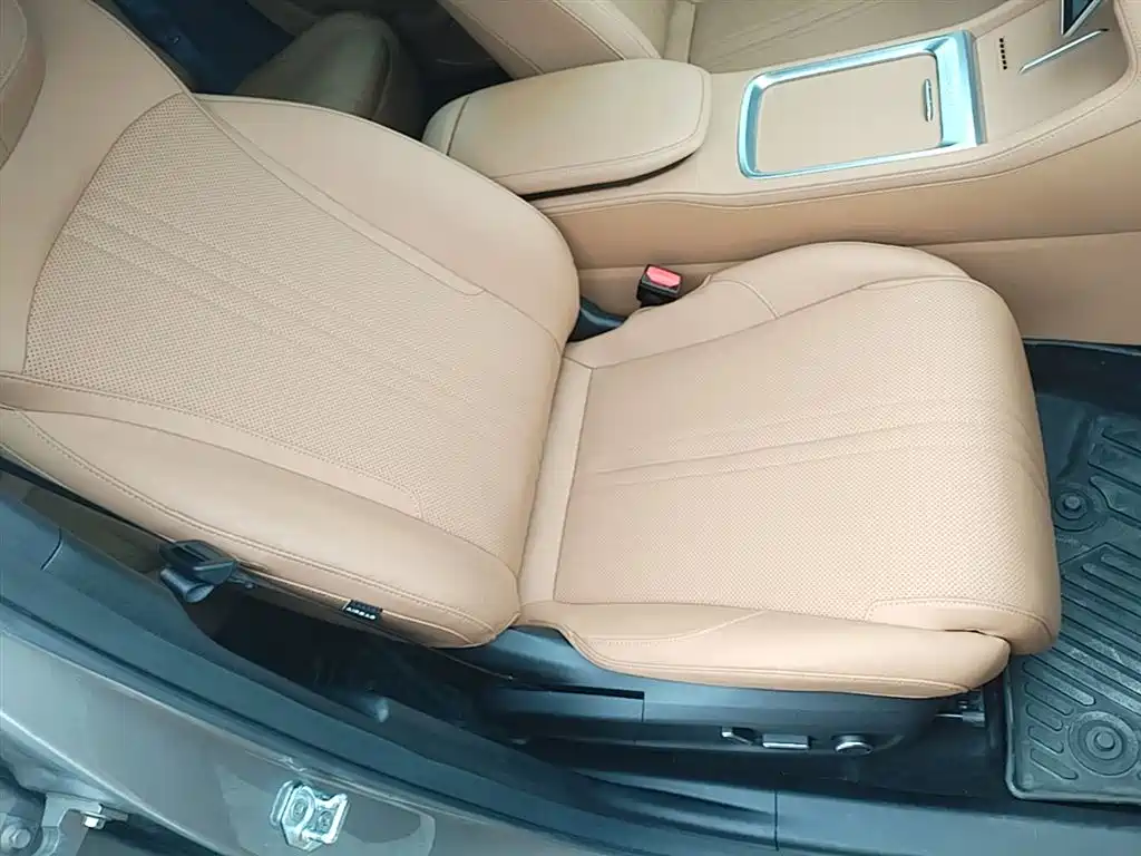 Geely Galaxy Galaxy L7 2025 EM-i 115km Explorer+ Edition фото 25