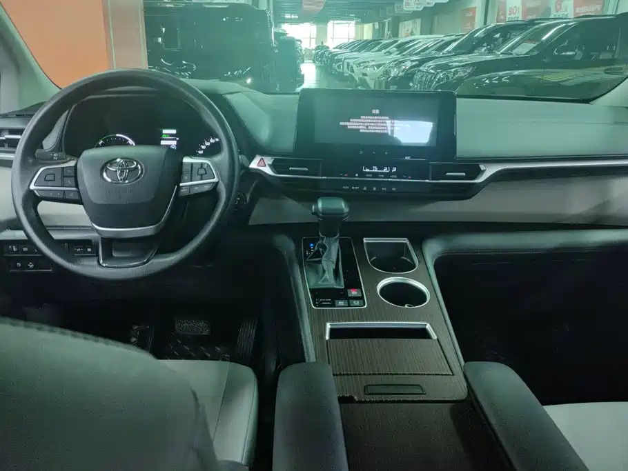 Toyota Granvia 2025 2024 2.5L Hybrid Comfort