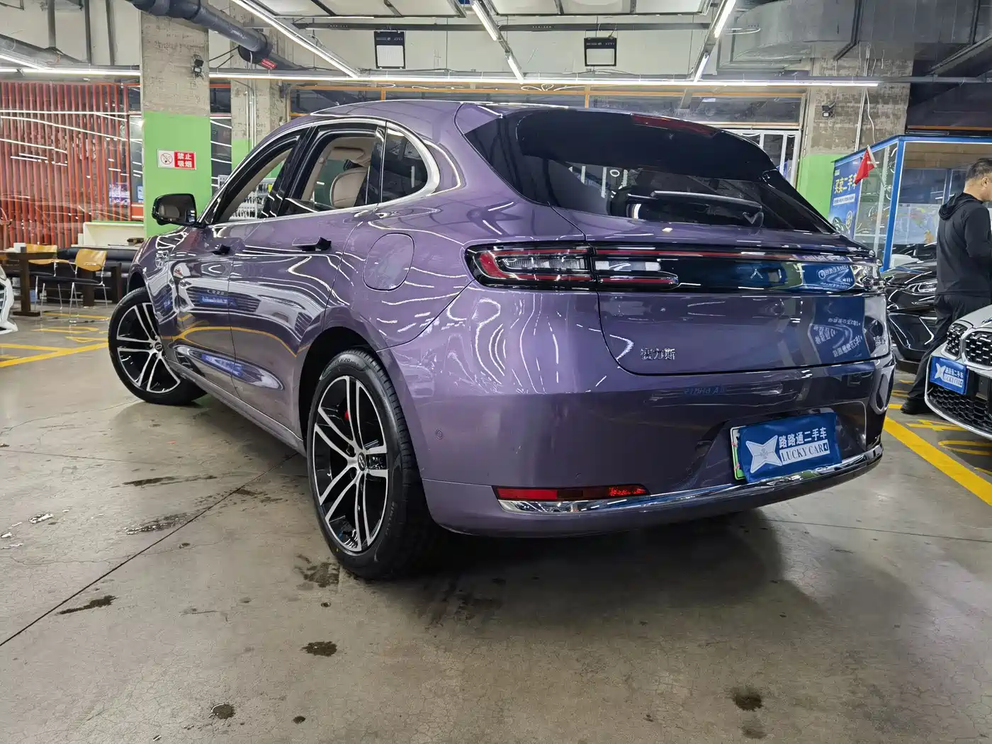 AITO Wenjie AITO M5 2025 Extended Range Ultra AWD фото 6