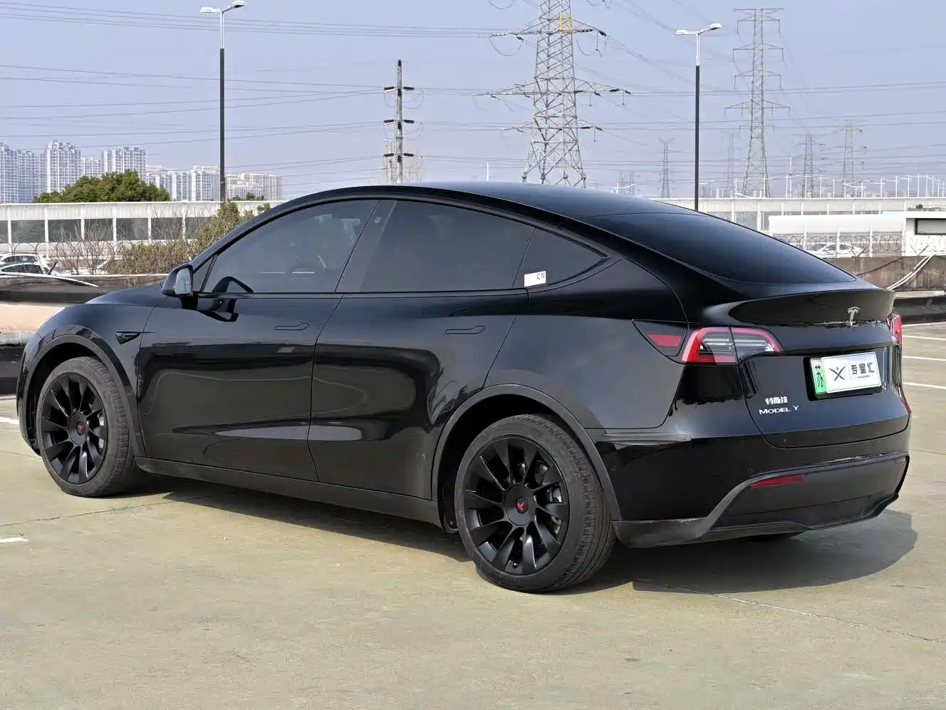 TESLA MODEL Y