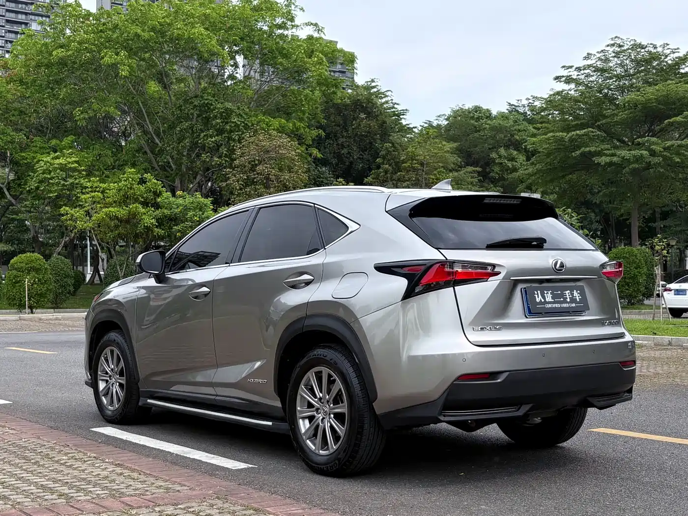 Lexus NX 2015 300h FWD Luxury фото 7