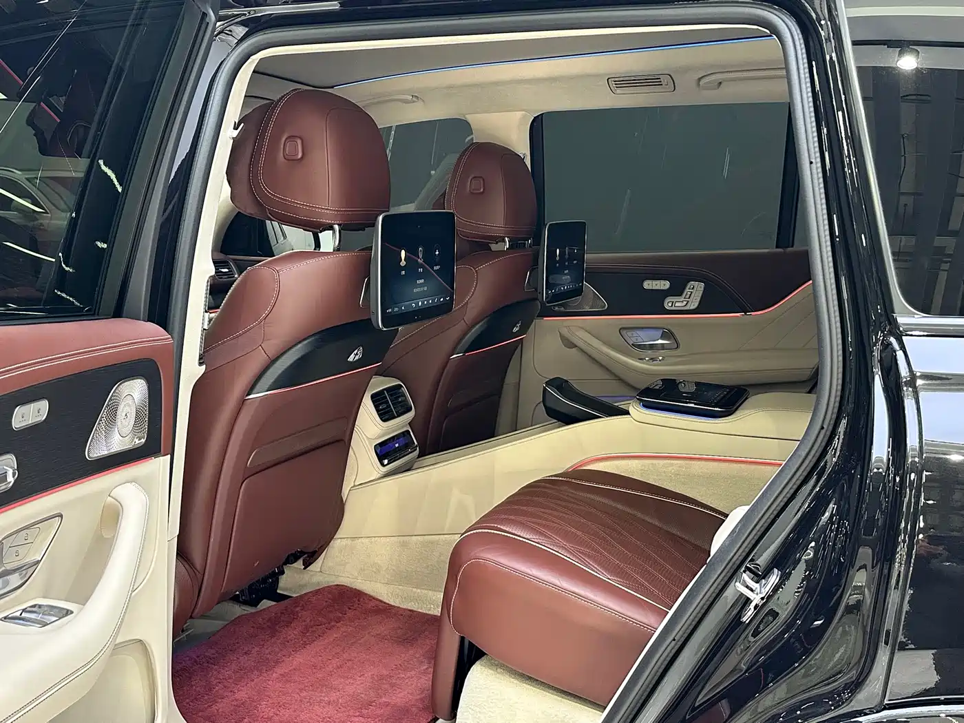 Mercedes-Benz Maybach GLS 2025 GLS 600 4MATIC Polar Night Edition фото 17