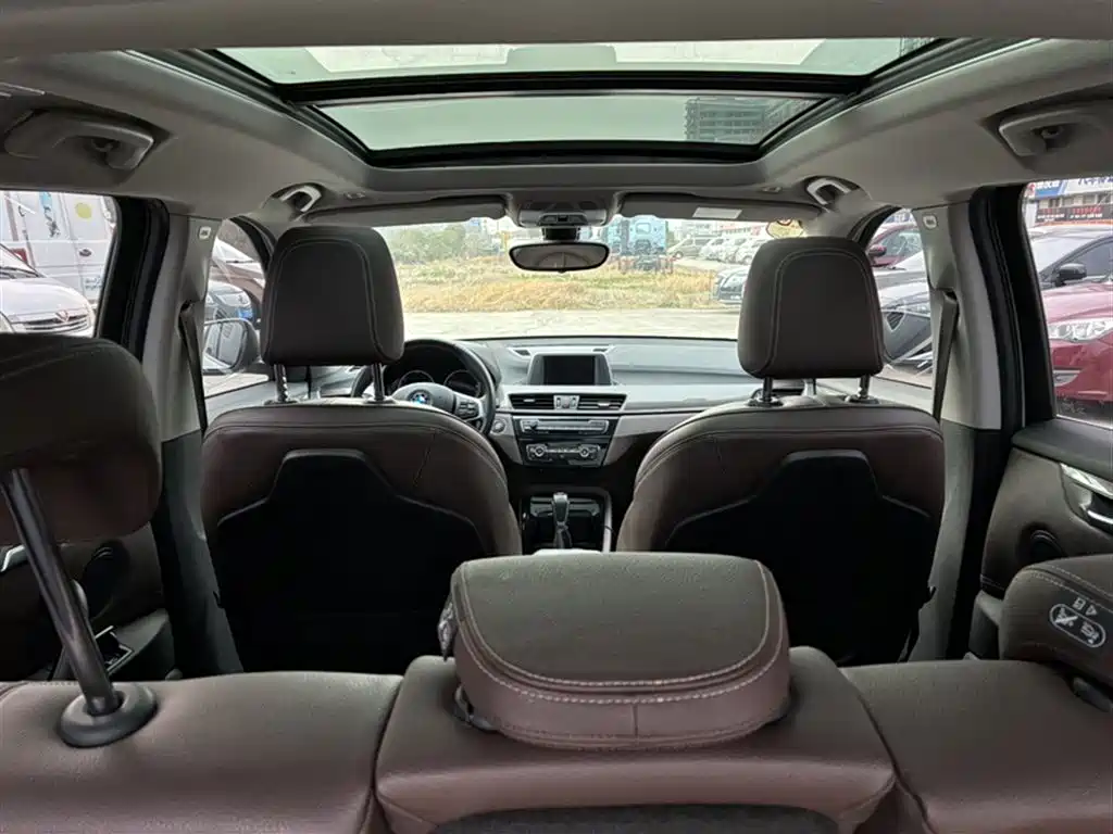 BMW X1 2019 sDrive18Li Premium Model фото 24