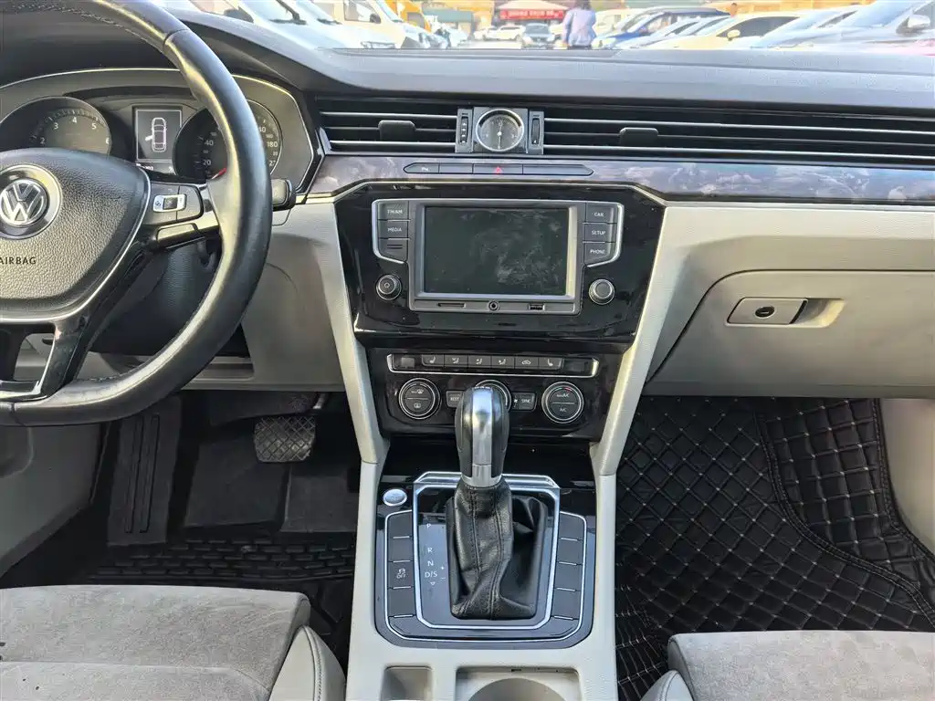 Volkswagen Magotan 2017 330TSI DSG Luxury фото 19