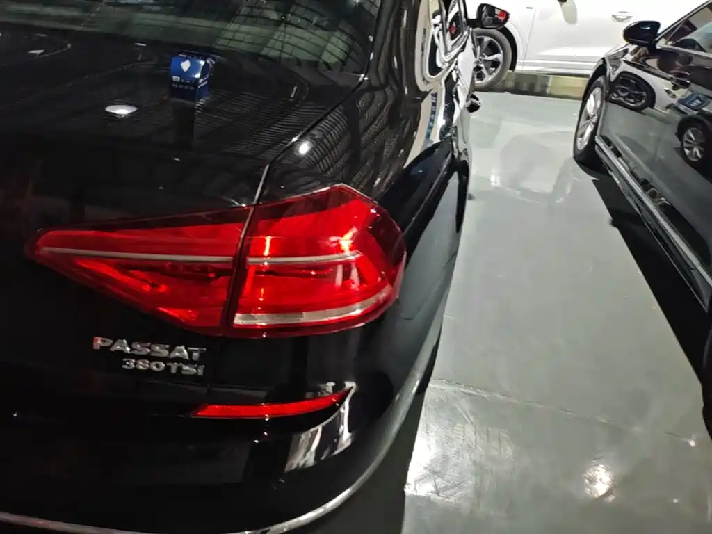 Volkswagen Passat 2017 280TSI DSG Prestige фото 8