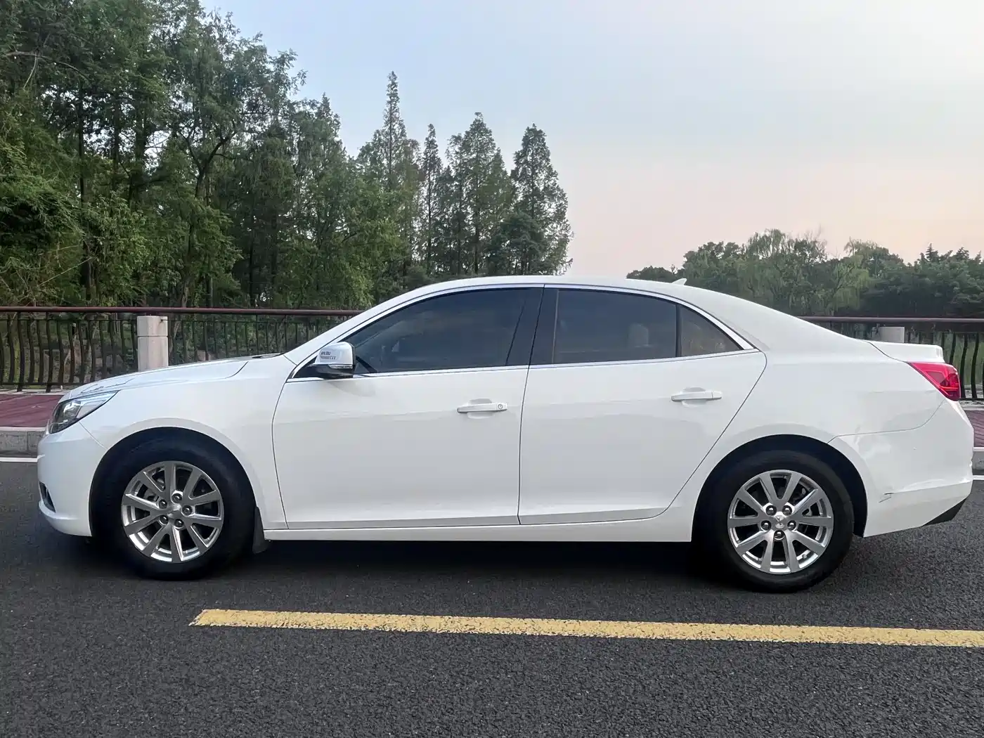 Chevrolet Malibu 2013 2.0L Automatic Luxury Edition фото 7
