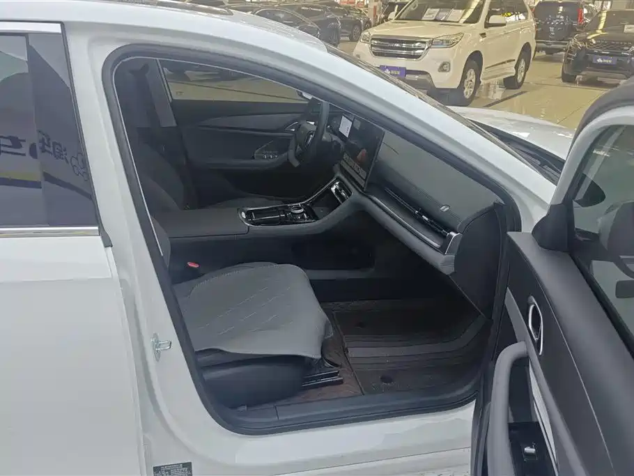 Geely Galaxy Galaxy A7 2025 EM-i 150km Long Voyage Edition фото 8