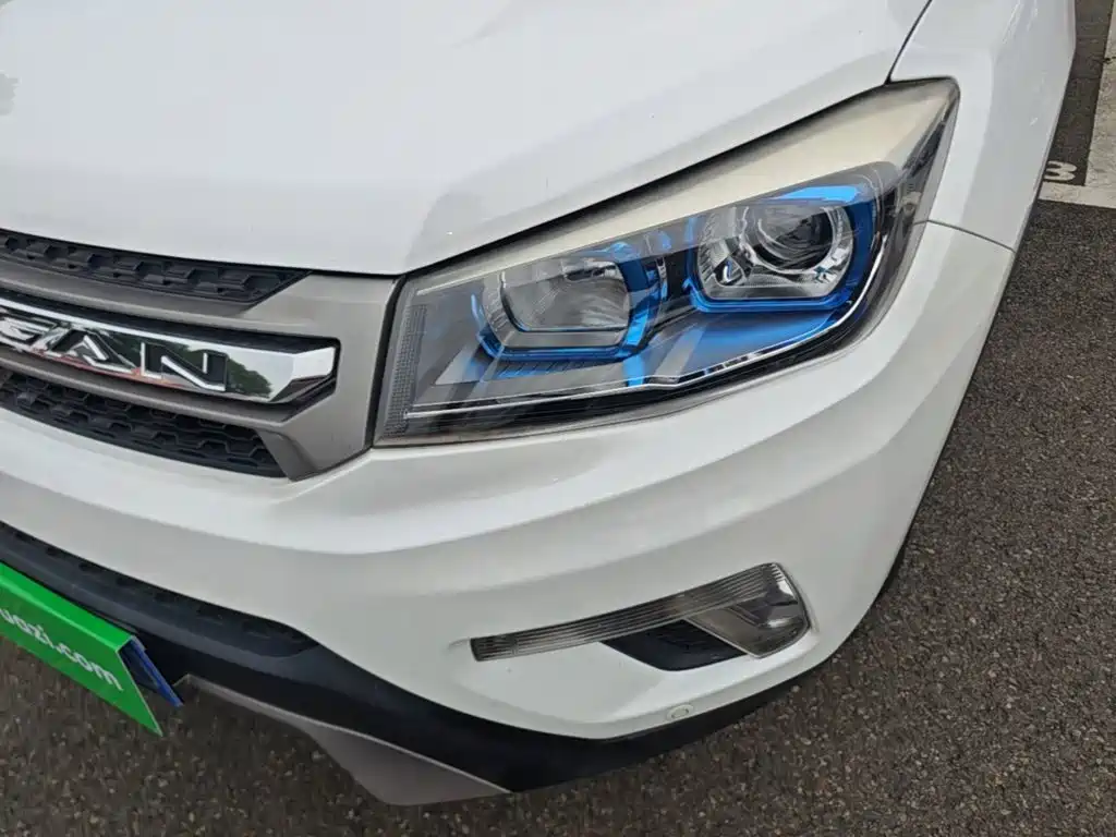 Photo 24 - Changan CS75