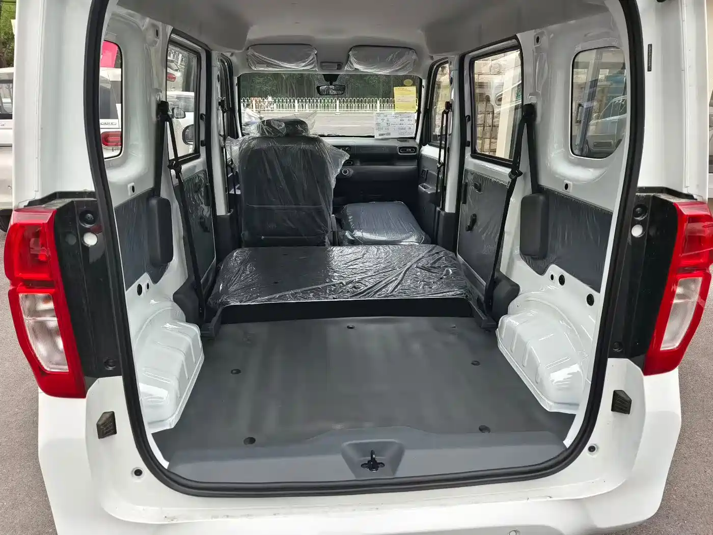 Wuling Motors Wuling Zhiguang NEV 2026 2025 Model 305km Base Version