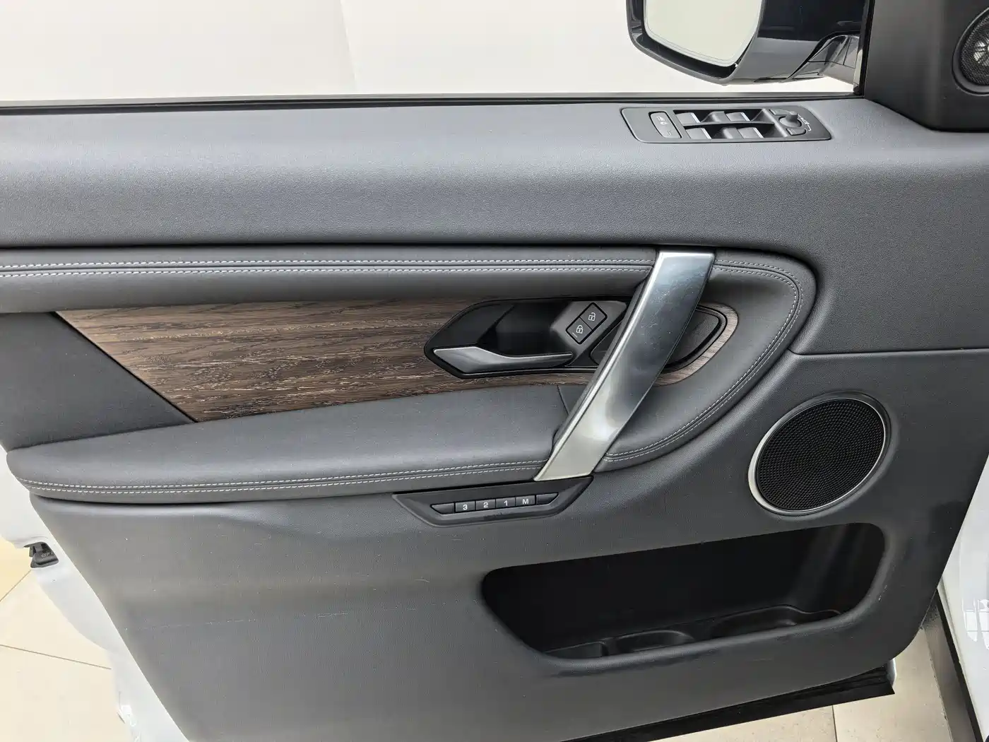 Land Rover Discovery Sport 2024 Performance Technology Edition фото 10