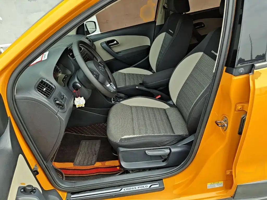 Volkswagen Polo 2014 2012 1.6L Cross Polo AT