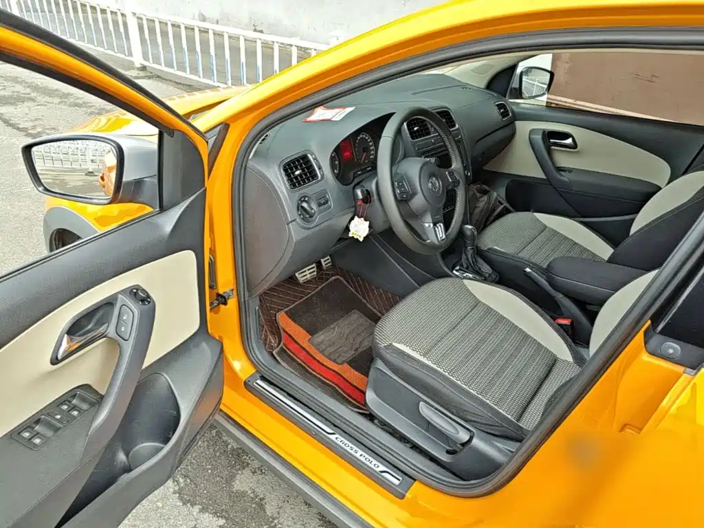 Volkswagen Polo 2014 2012 1.6L Cross Polo AT
