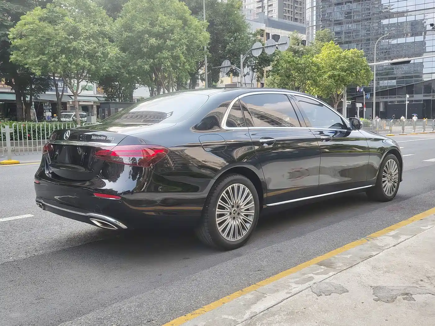 Mercedes-Benz E-Class 2021 E 300 L Fashion фото 5