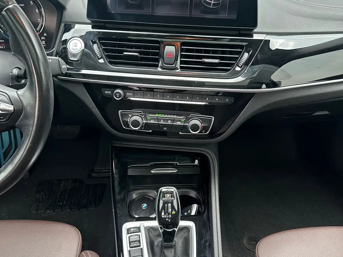 BMW 1 Series 2021 120i M Sport Shadow Edition фото 12