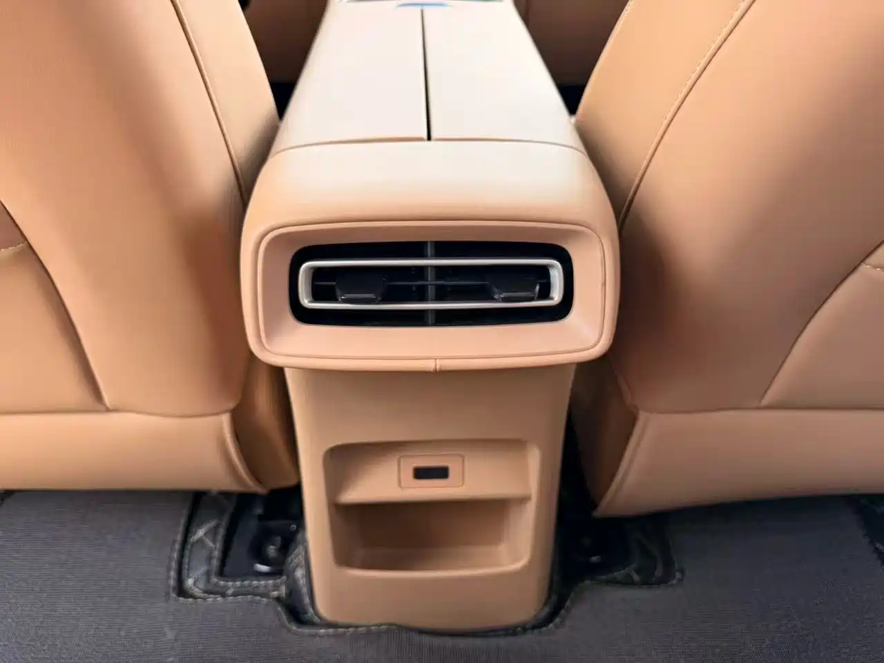 Landian E5 PLUS 2026 2026 165km Long Range First Experience Edition (7-seater)